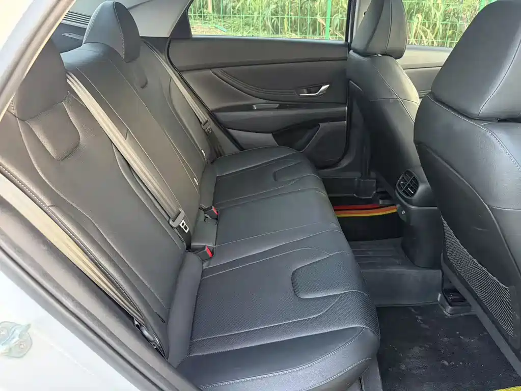 Hyundai Elantra — миниатюра 11