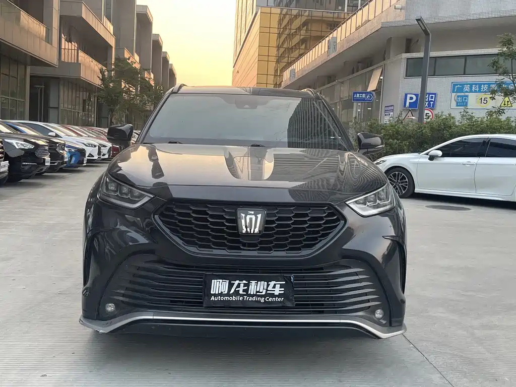 Toyota Crown Kluger — миниатюра 2