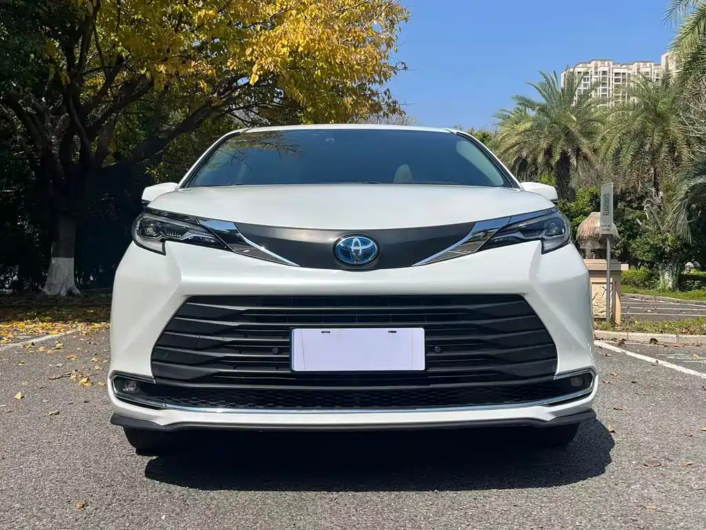 TOYOTA SIENNA