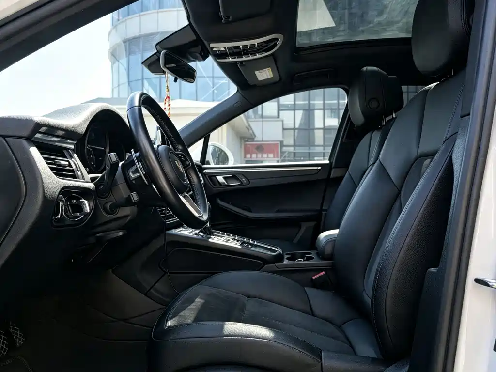 Porsche Macan — миниатюра 4