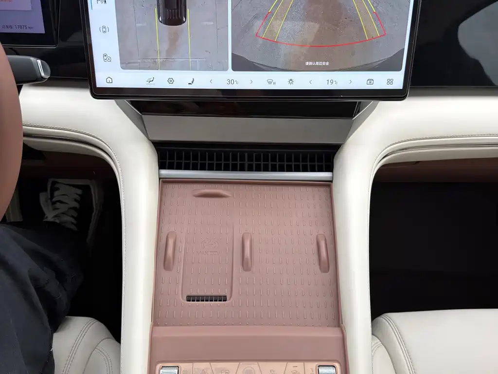 BYD Xia — миниатюра 16
