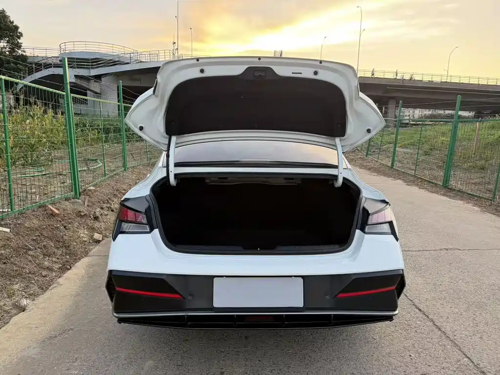 Hyundai Elantra — миниатюра 13