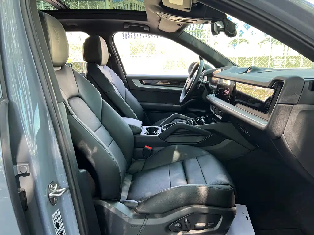 Porsche Cayenne — миниатюра 12