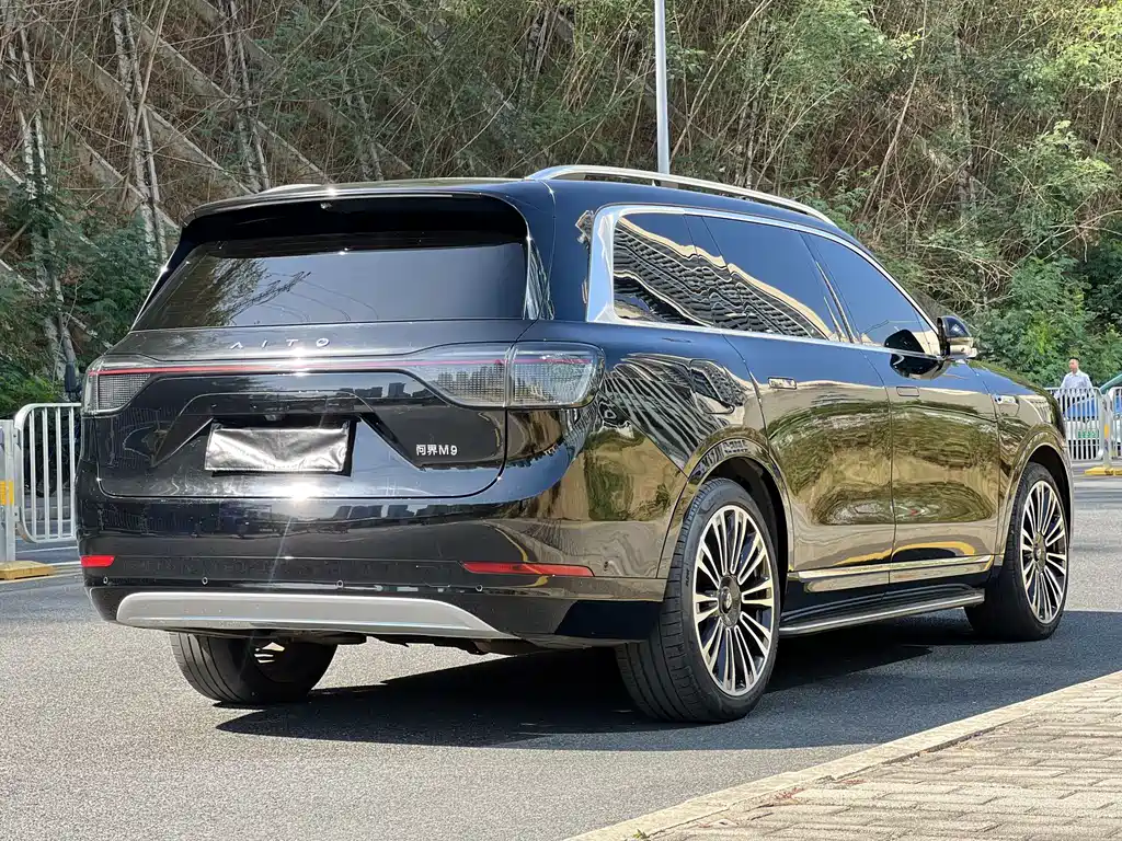 AITO ASK THE WORLD M9