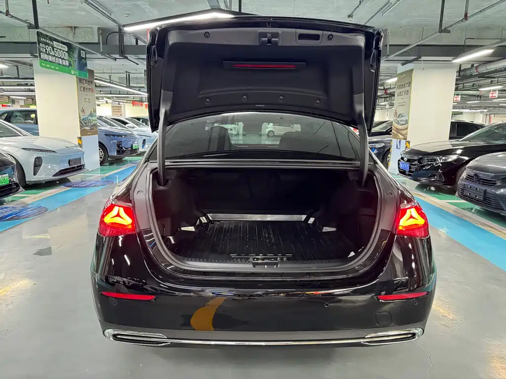 Mercedes-Benz E-Class — миниатюра 14