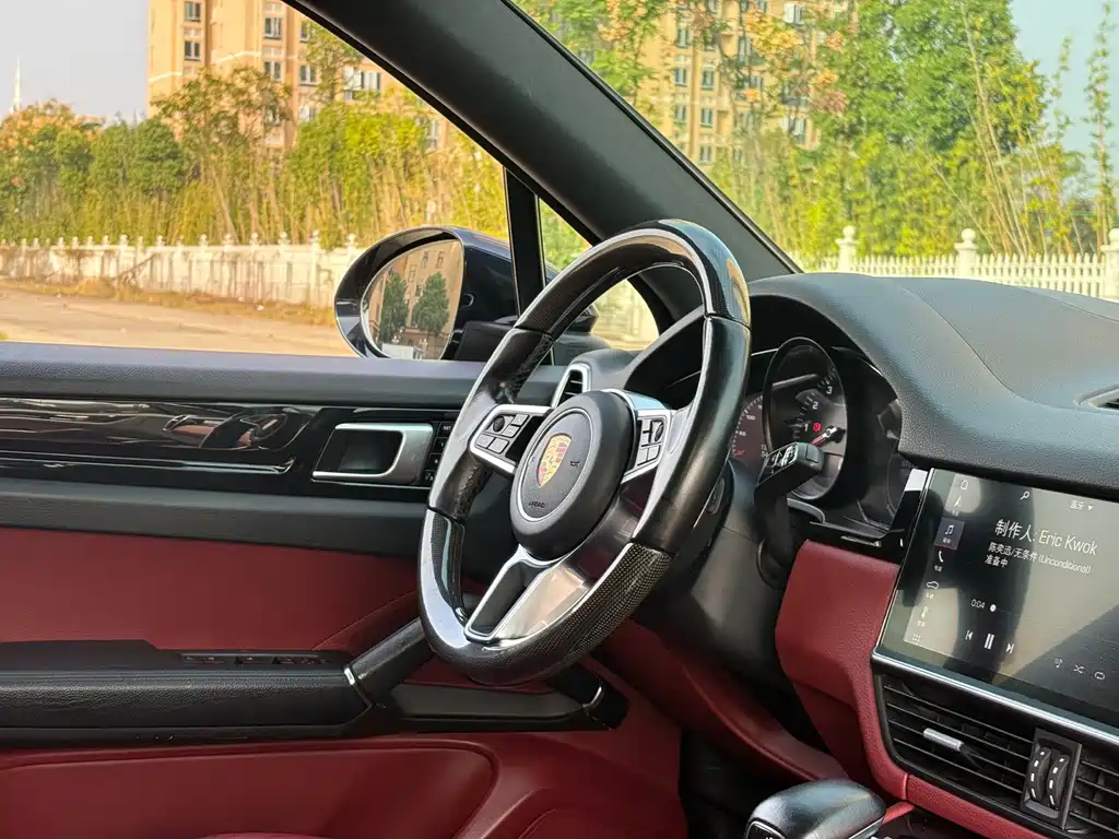 Porsche Cayenne — миниатюра 7
