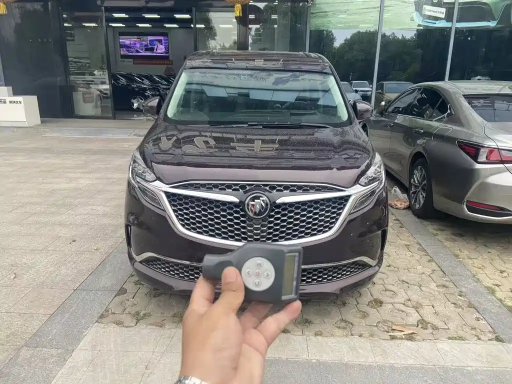 Buick GL8 — миниатюра 2