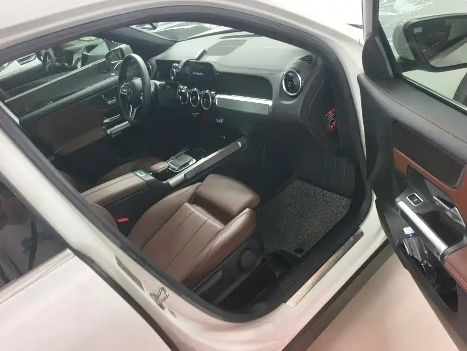 Mercedes-Benz GLB — миниатюра 8
