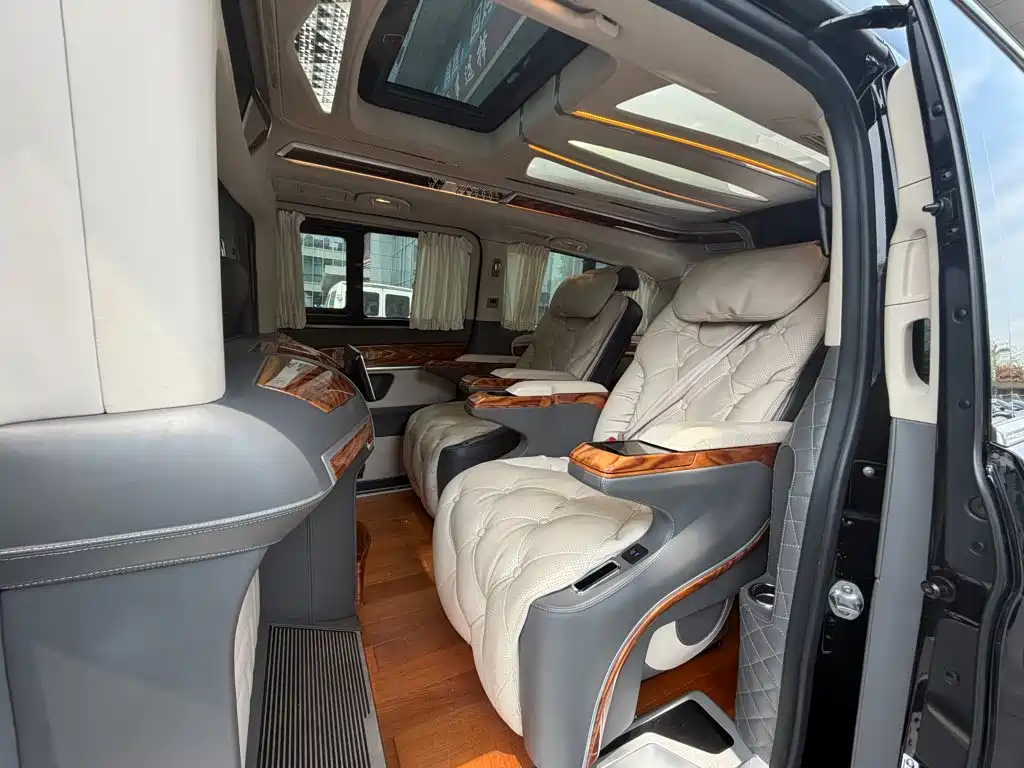 Mercedes-Benz V-Class — миниатюра 7