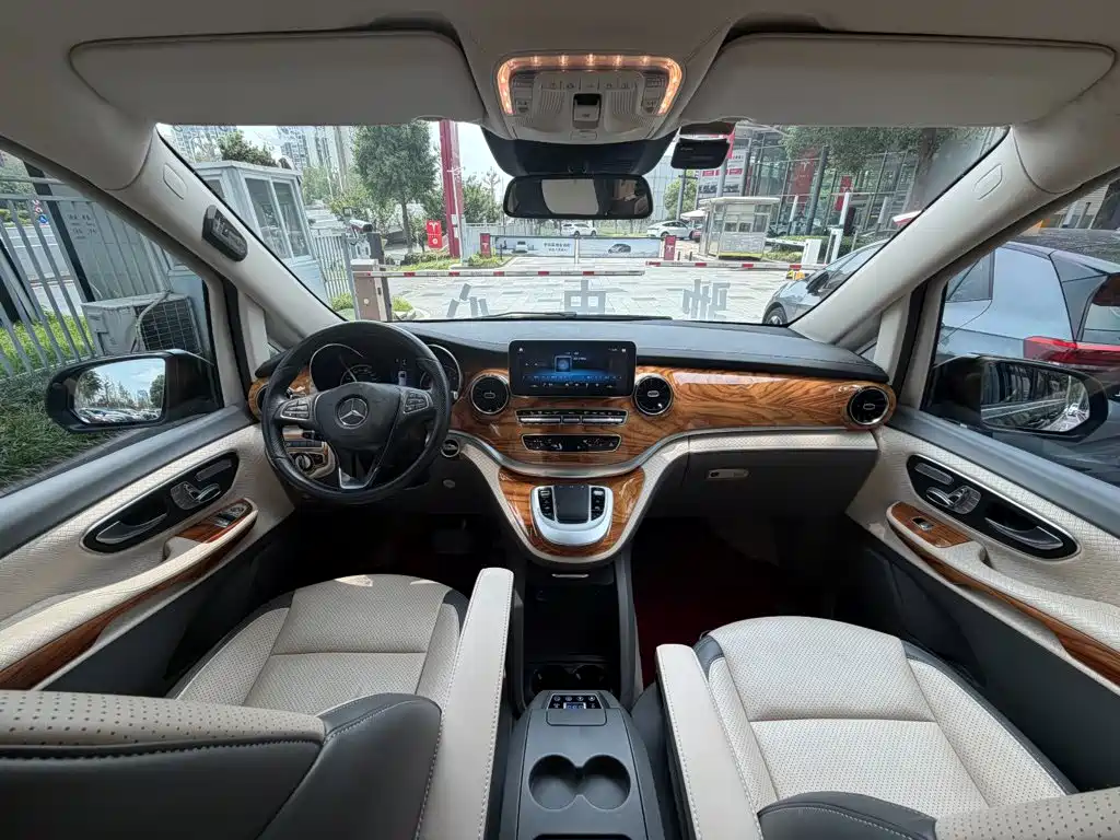 Mercedes-Benz V-Class — миниатюра 11