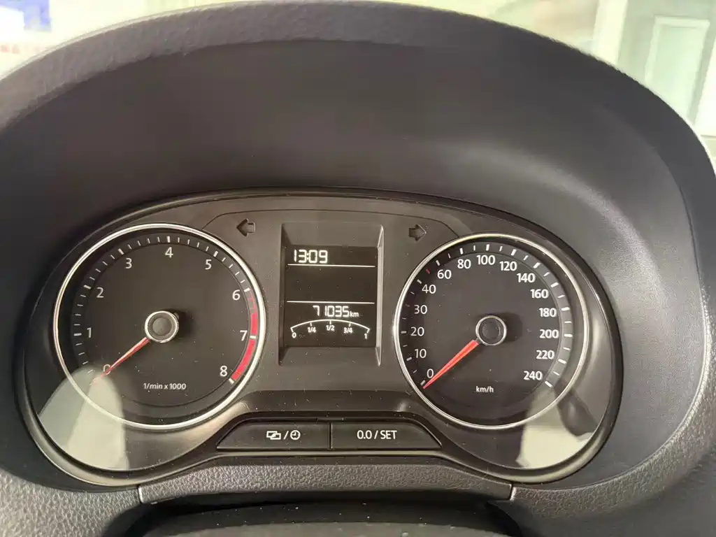 Volkswagen Polo 2014 1.6L AT Comfort