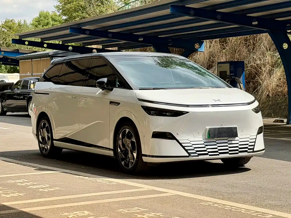 XPeng X9 — миниатюра 3