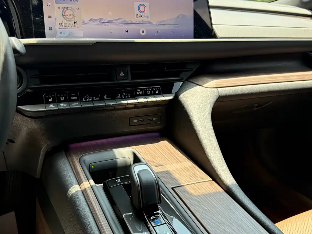 Toyota Crown (Import) — миниатюра 12
