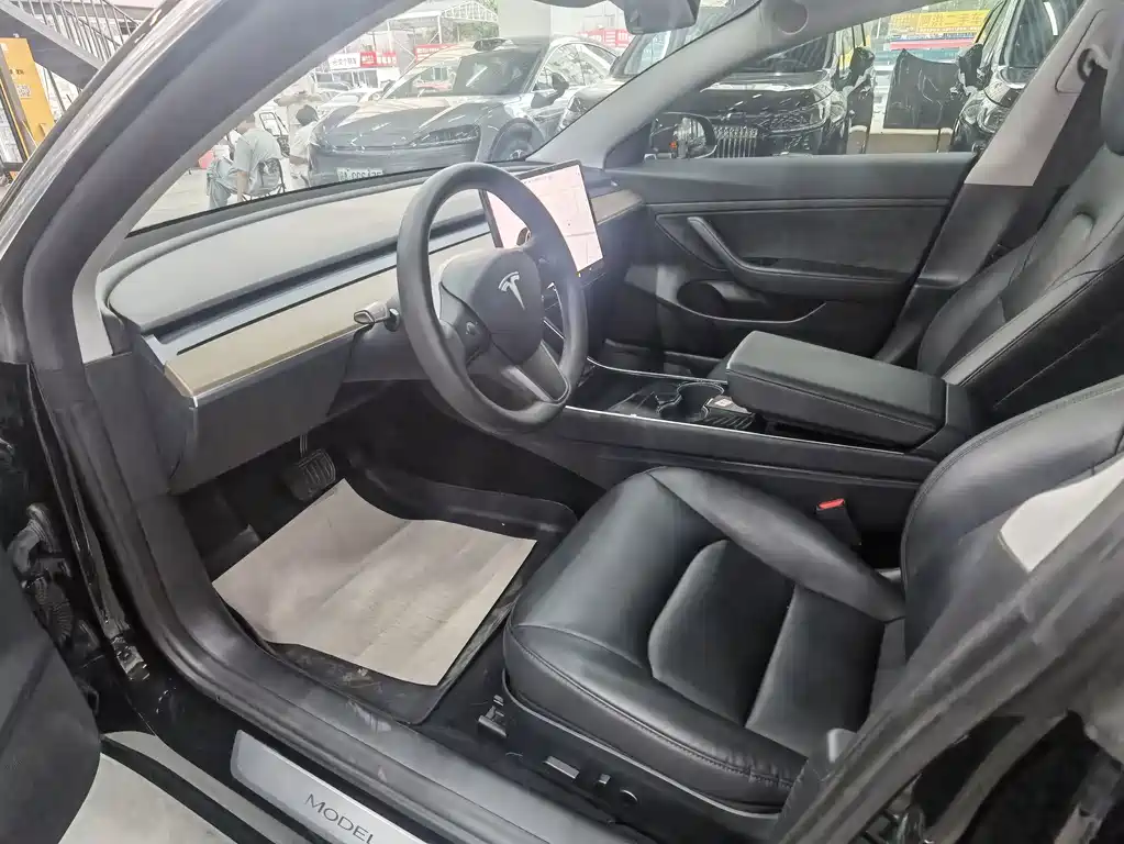 Tesla Model 3 — миниатюра 9