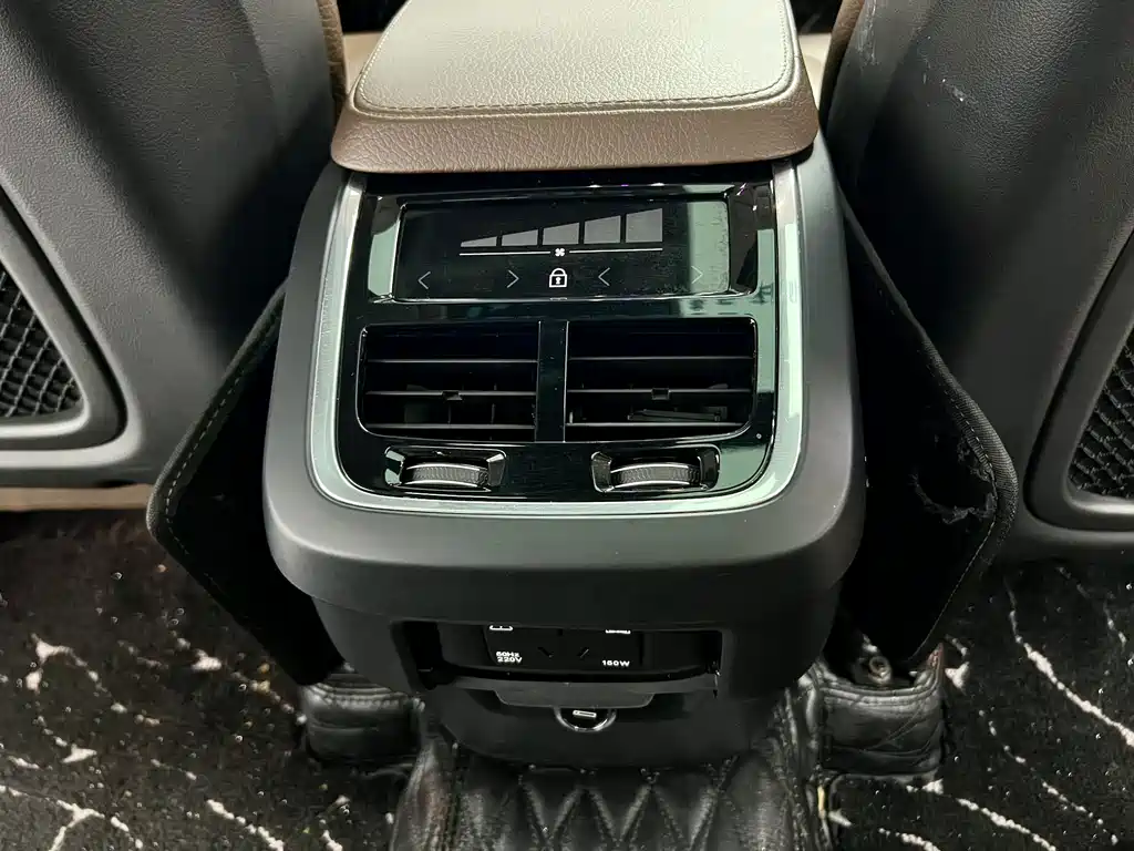 Volvo XC90 — миниатюра 15