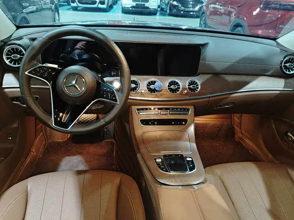 Mercedes-Benz E-Class — миниатюра 2