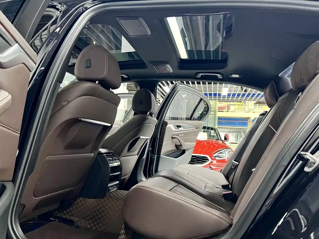 BMW 5 Series — миниатюра 6
