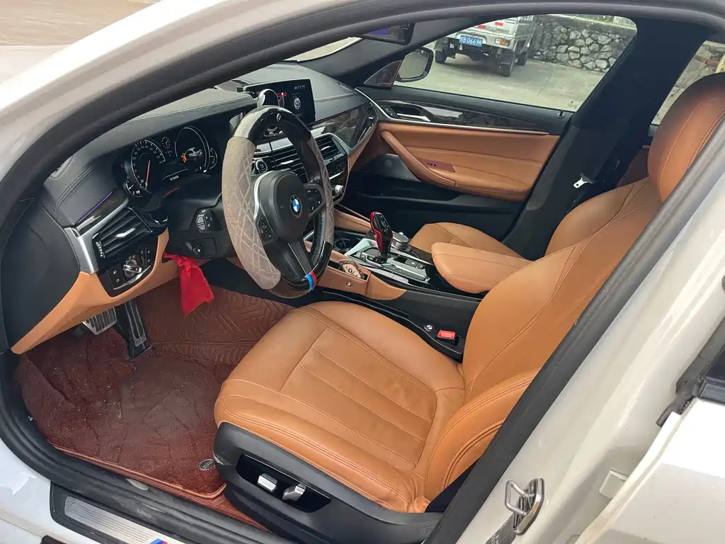 BMW 5 Series — миниатюра 9