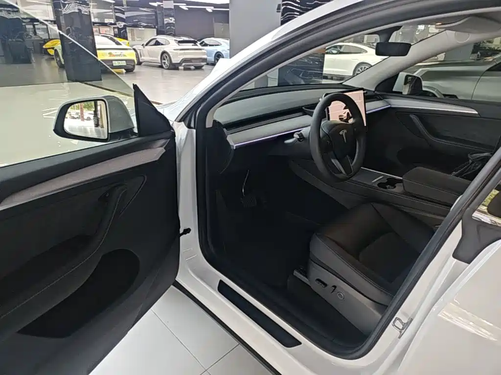 Tesla Model Y — фотографии объявления, Фото 16