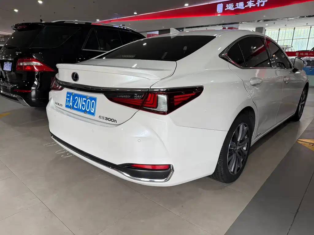 Lexus ES — миниатюра 10