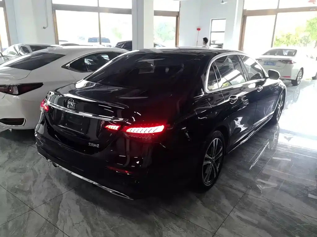 Mercedes-Benz E-Class — миниатюра 7