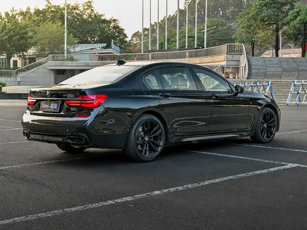 BMW 7 Series — миниатюра 3