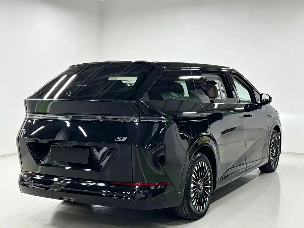 XPeng X9 — миниатюра 9
