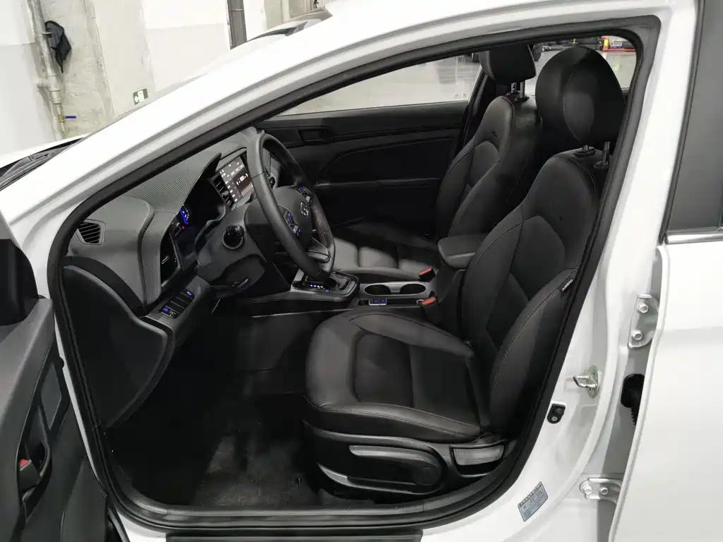 Hyundai Elantra — миниатюра 10