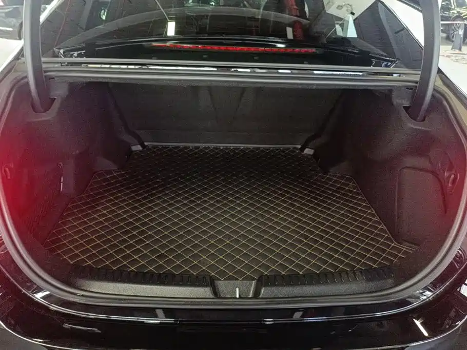 Mercedes-Benz E-Class — миниатюра 4