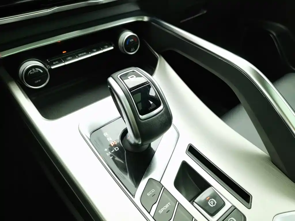 Geely Binyue — миниатюра 13