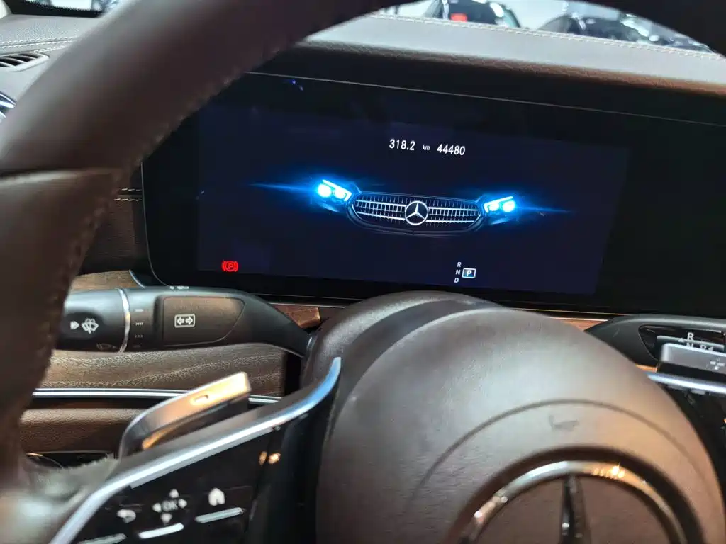 Mercedes-Benz E-Class — миниатюра 13