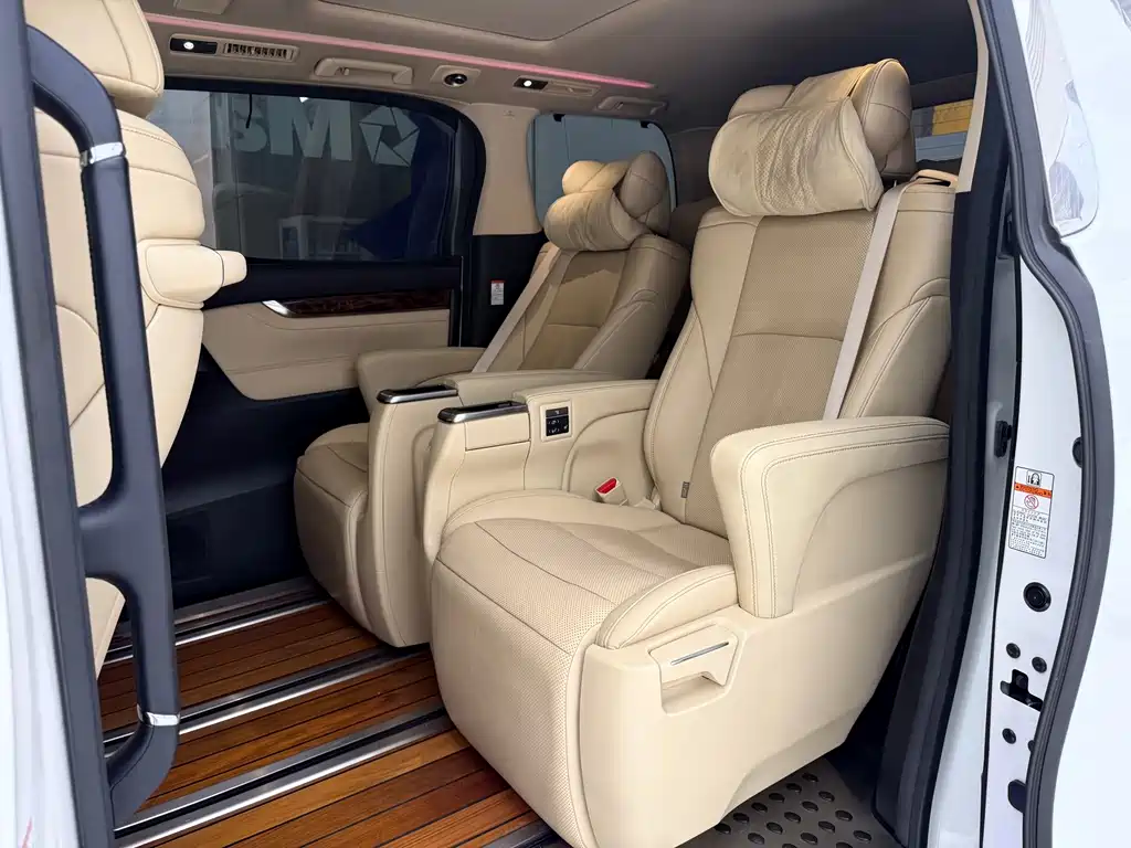 Toyota Alphard — миниатюра 13