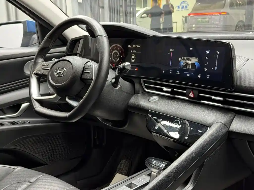 Hyundai Elantra — миниатюра 10