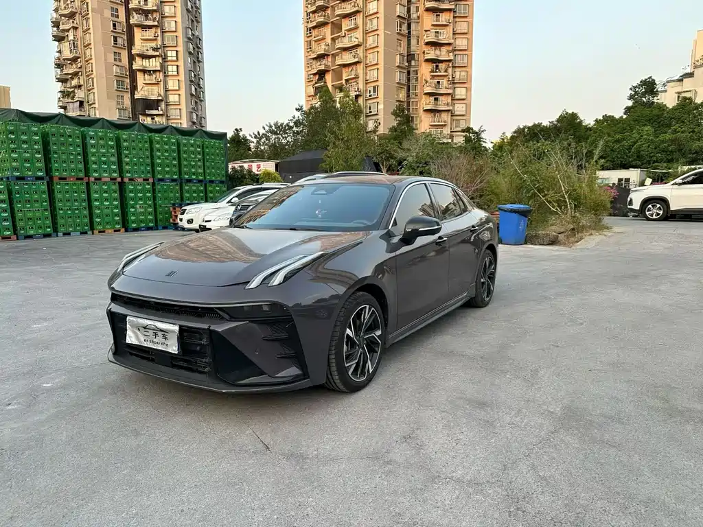 Lynk & Co 03