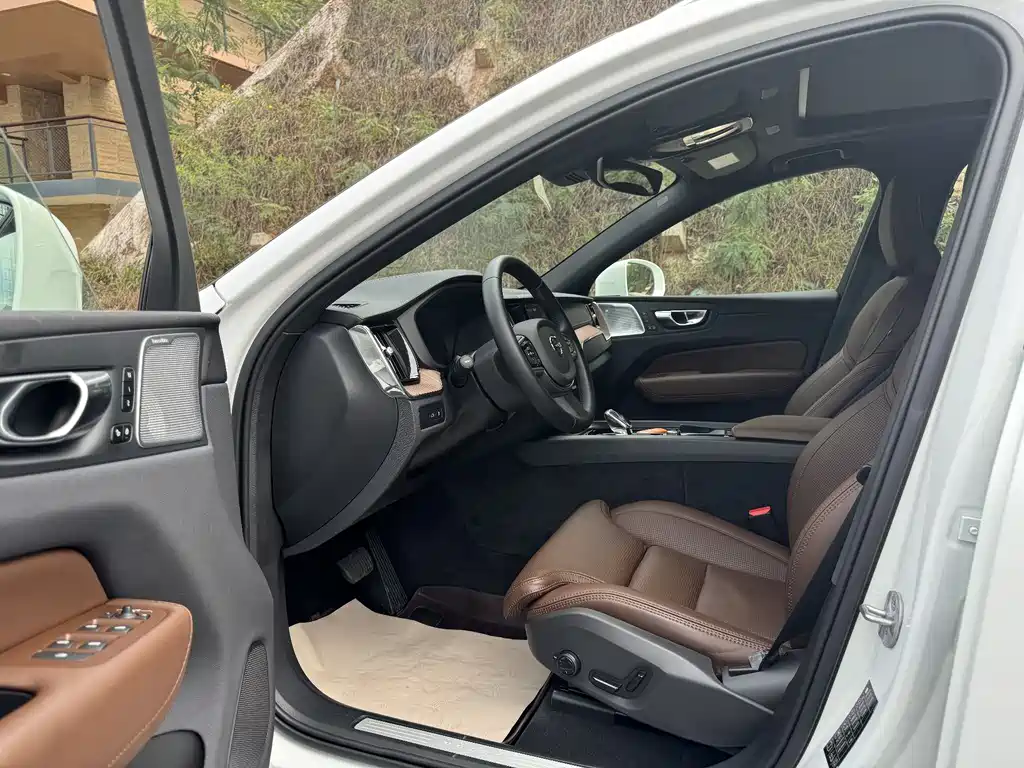 VOLVO XC60 PLUG IN HYBRID