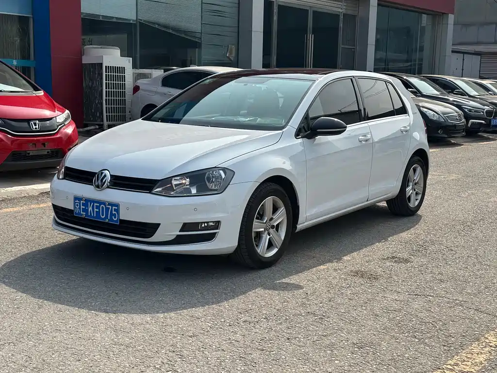 VOLKSWAGEN GOLF