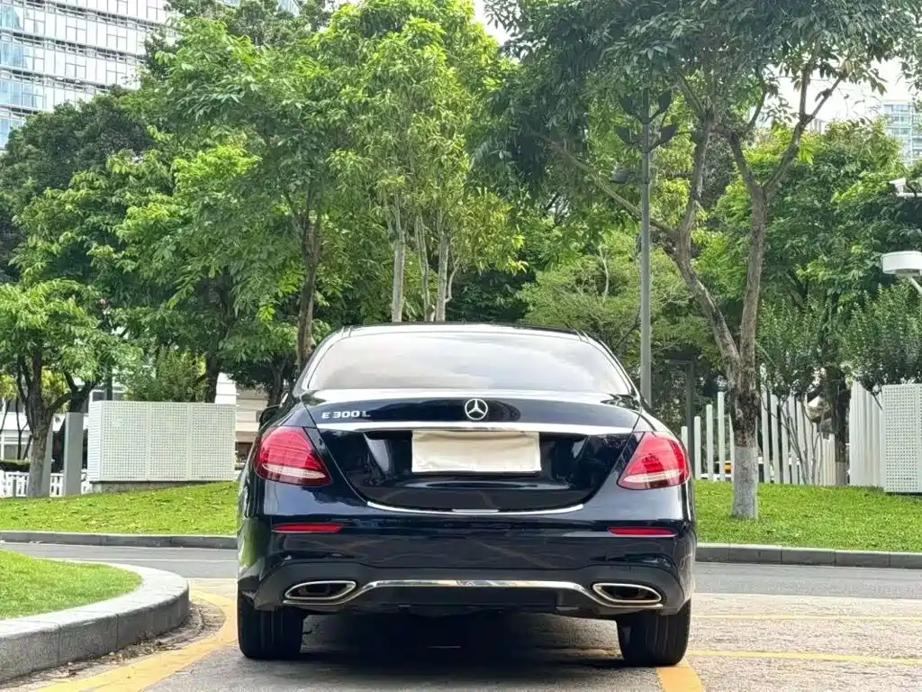 Mercedes-Benz E-Class — миниатюра 8