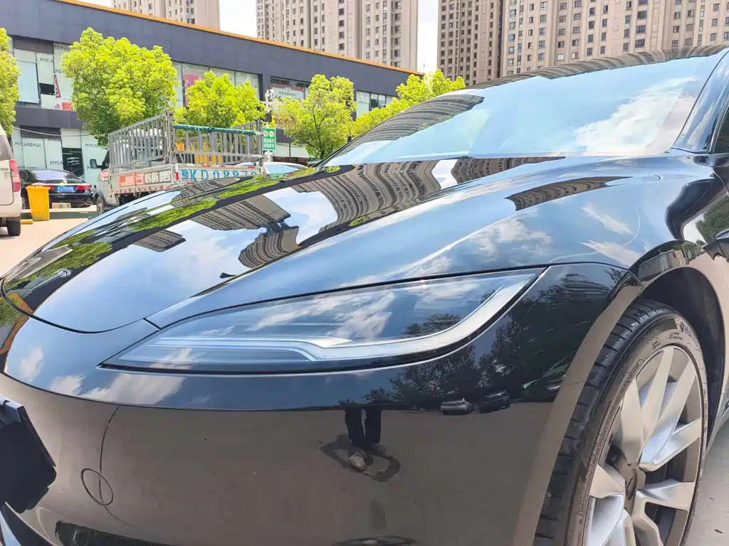 Tesla Model 3 — миниатюра 5