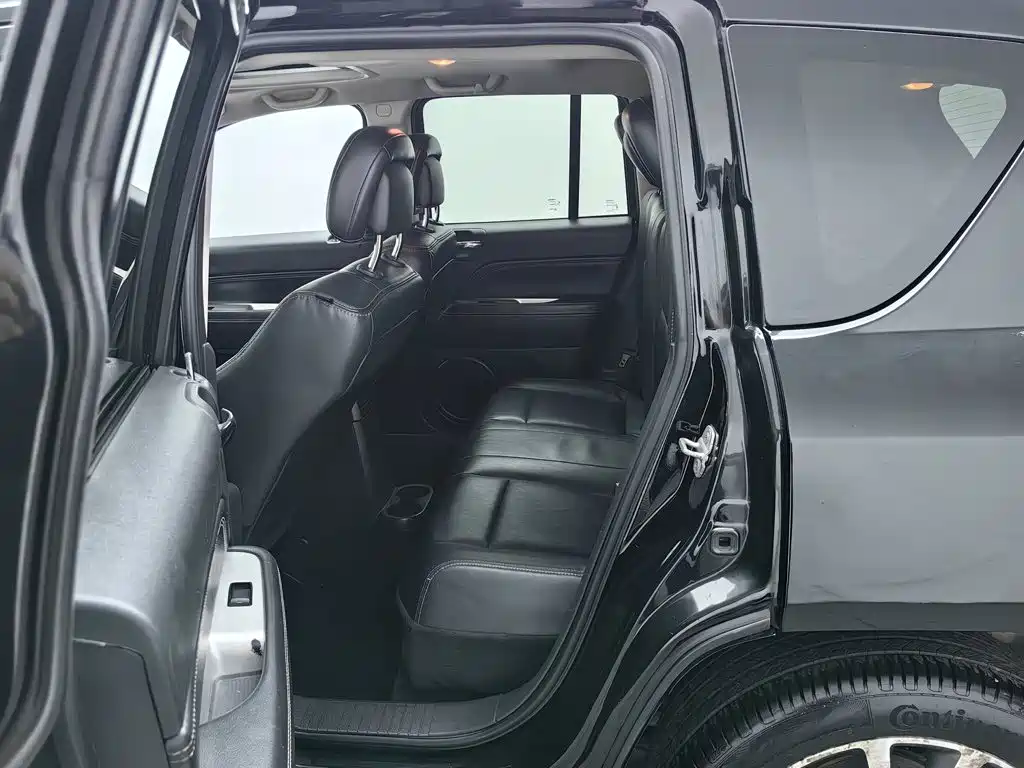 Jeep Compass (Import) — миниатюра 15