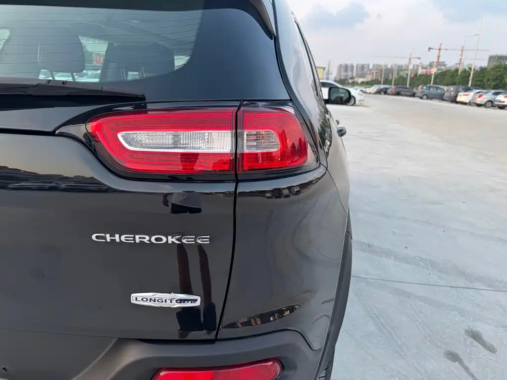 Jeep Cherokee — миниатюра 18