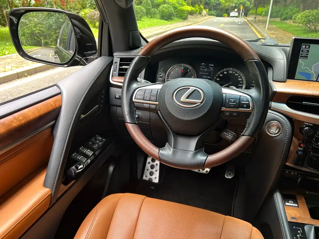 Lexus LX — миниатюра 7