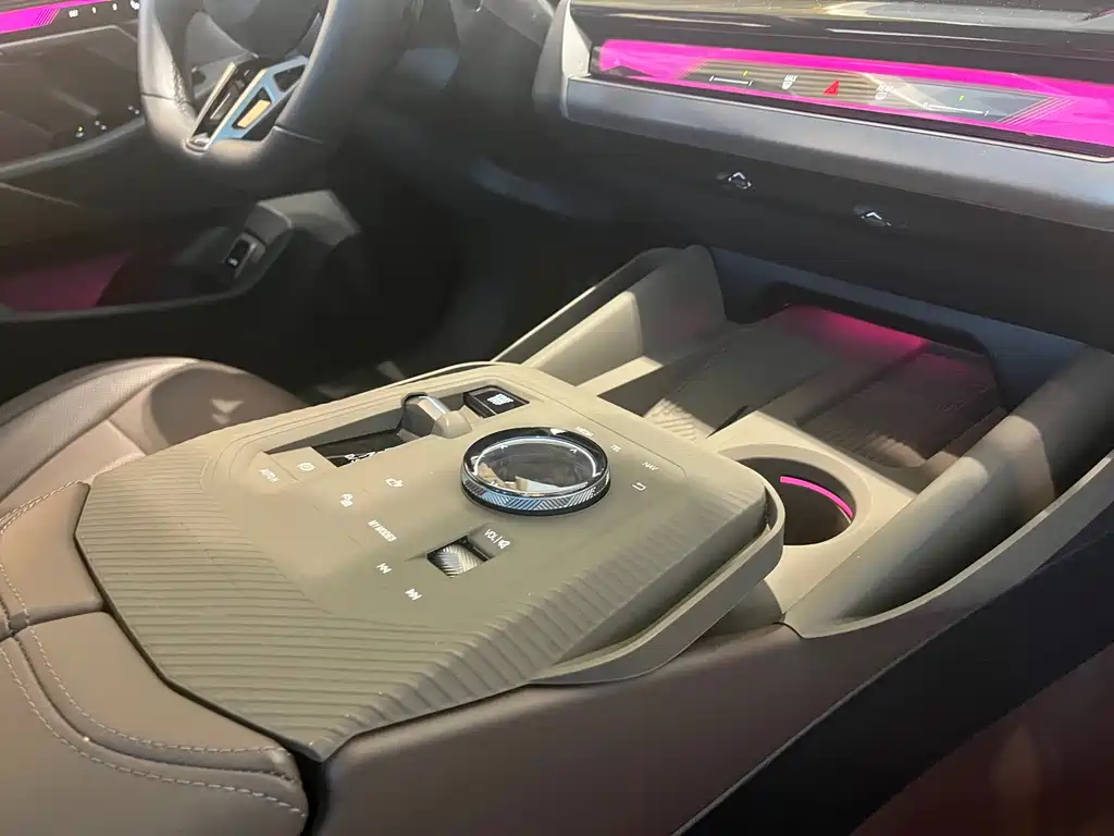 BMW 5 Series — миниатюра 12