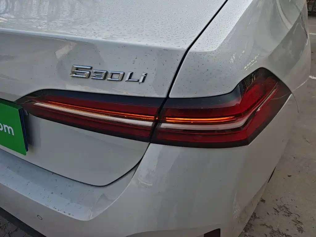 BMW 5 Series — миниатюра 8