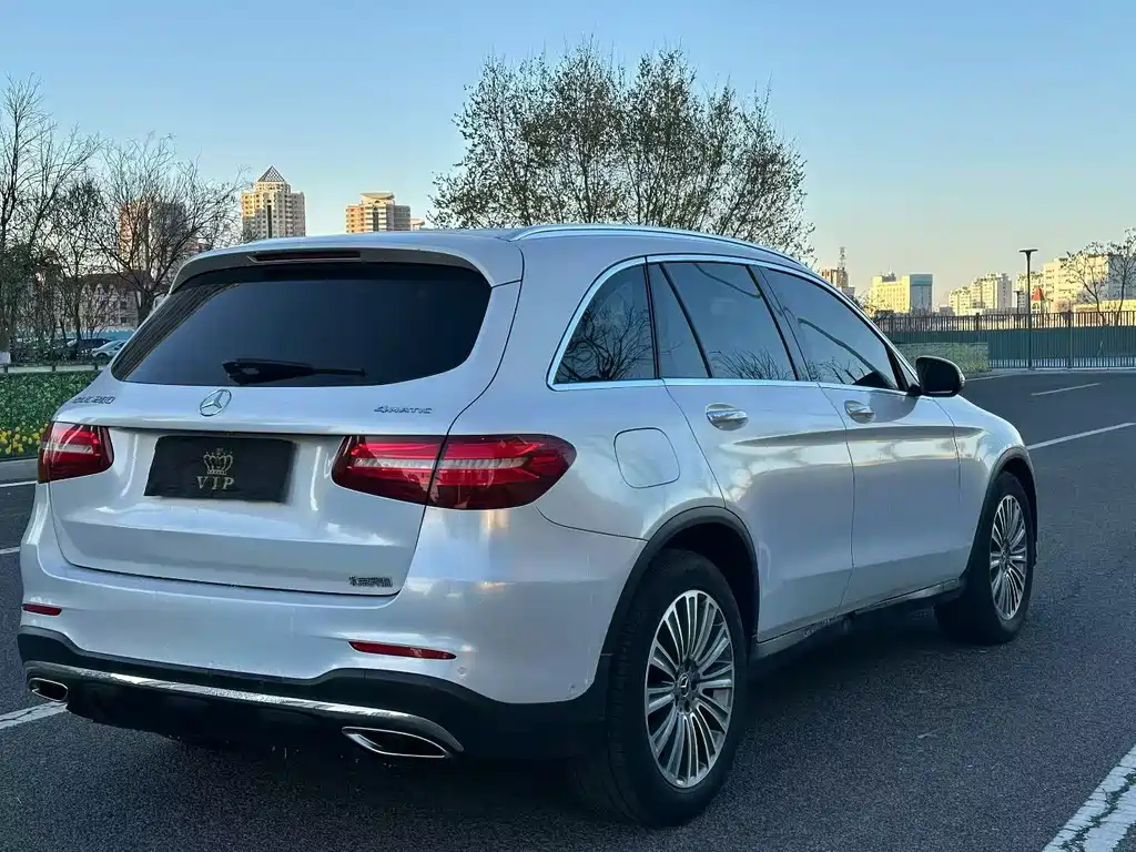 MERCEDES-BENZ GLC