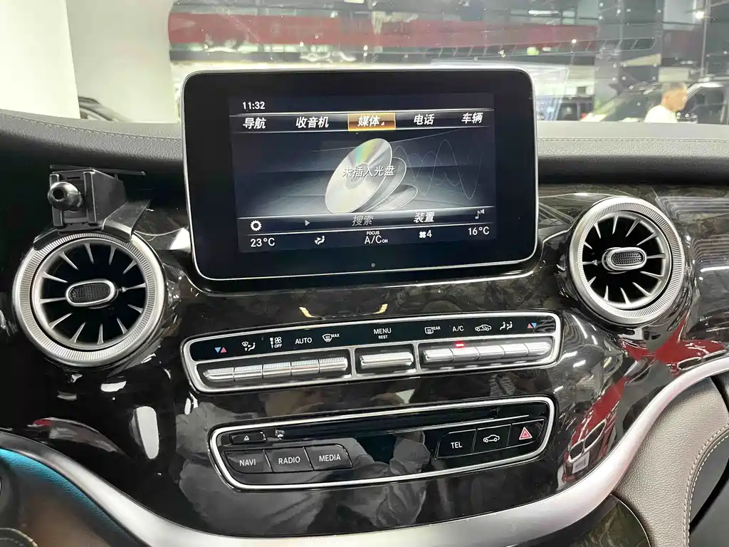 Mercedes-Benz V-Class — миниатюра 15