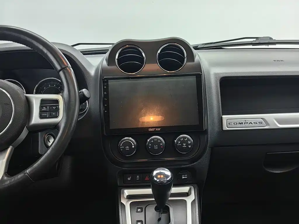 Jeep Compass (Import) — миниатюра 12