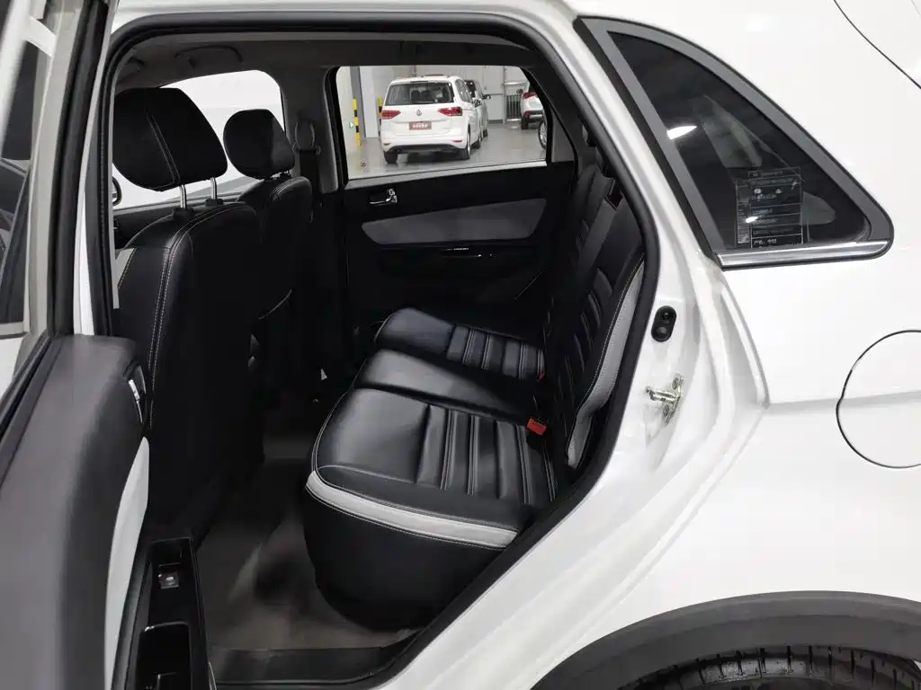 BAIC New Energy EC5 — миниатюра 15