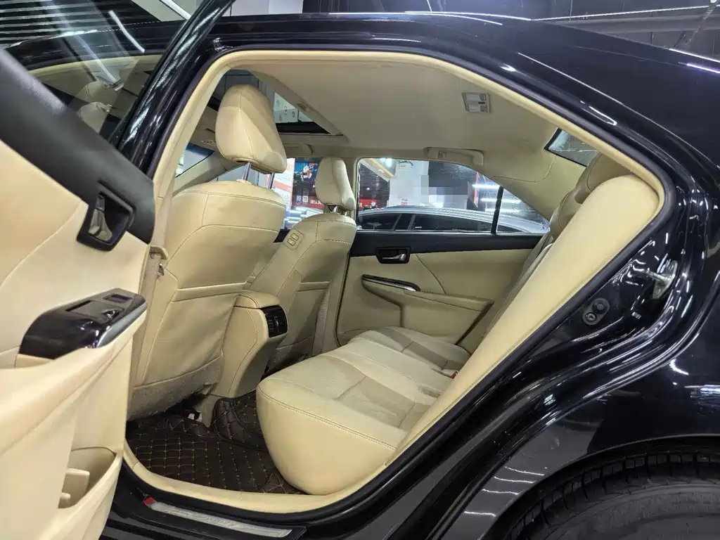 Toyota Camry — миниатюра 8