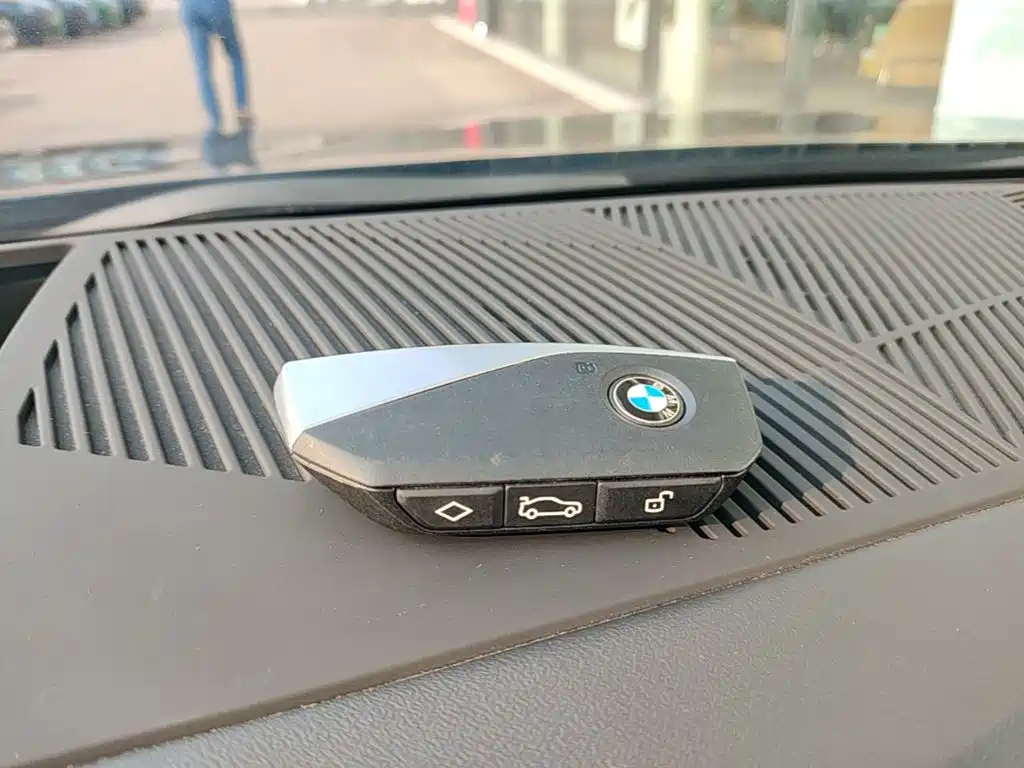 BMW i5 — миниатюра 9