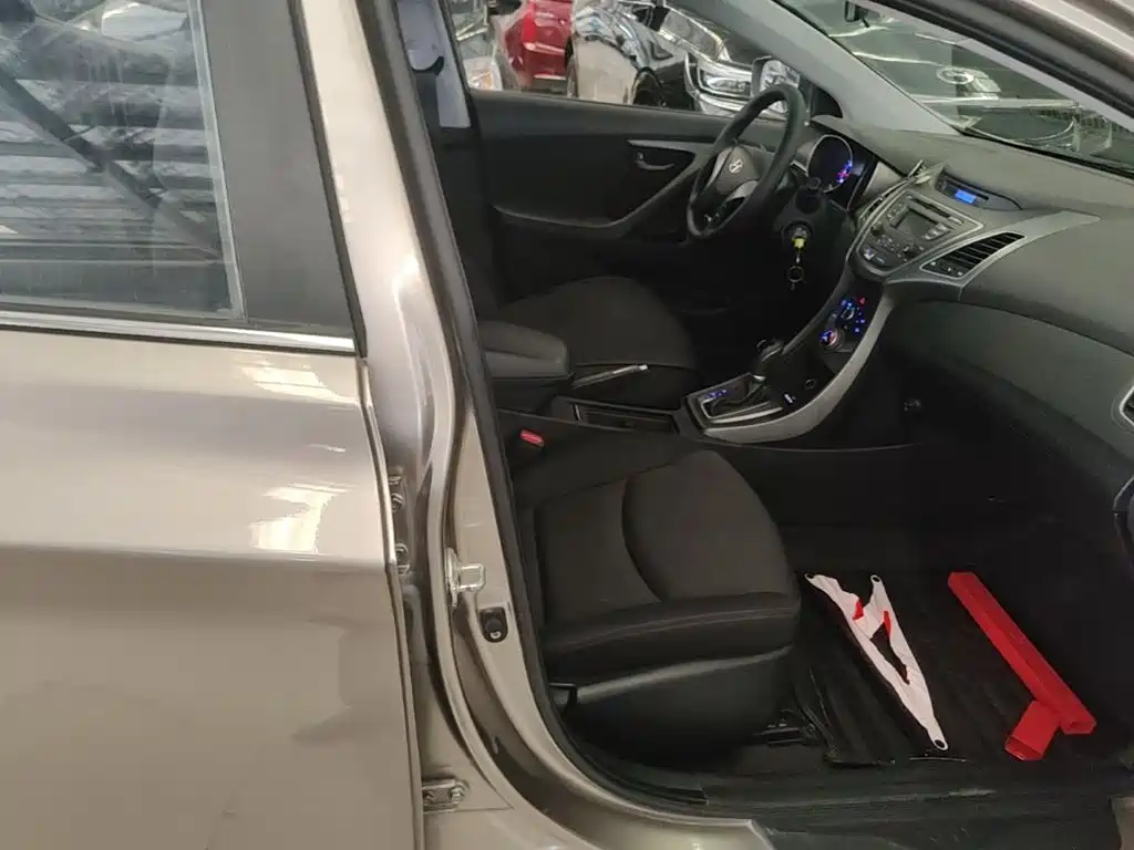 Hyundai Elantra Langdong — миниатюра 25